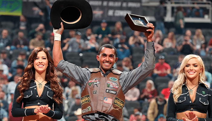 Lucas Divino conquista fivela de campeão em Kansas City